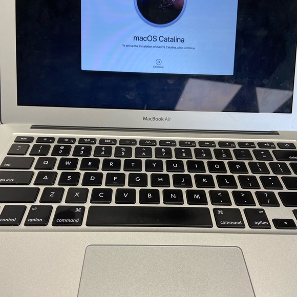 MacBook Air 2019. $950! Barely used! Like new. - Picture 3 of 3